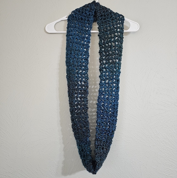 New Handmade Infinity Scarf - Picture 1 of 3
